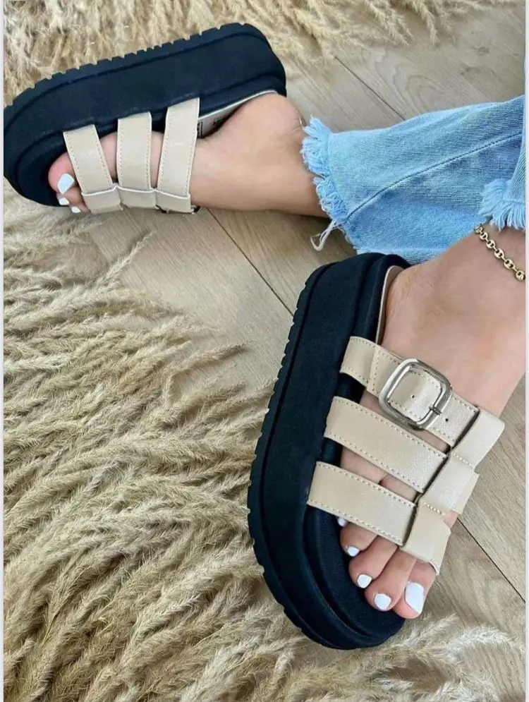  Sandalia con Plataforma Media
