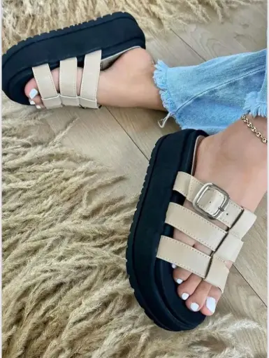  Sandalia con Plataforma Media